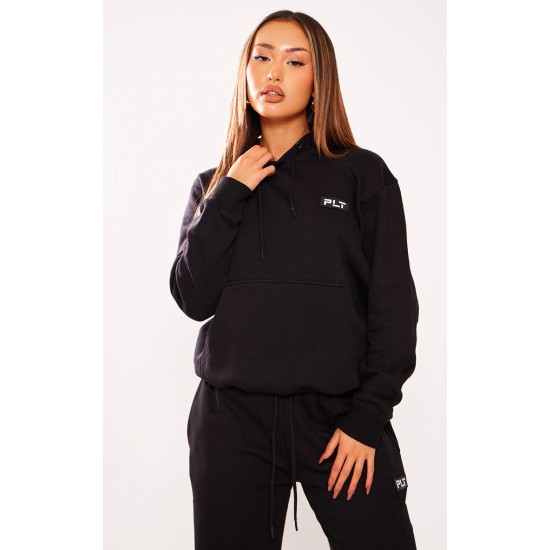 PRETTYLITTLETHING Petite Black Badge Detail Oversize Hoodie PRETTYLITTLETHING Petite Black Badge Detail Oversize Hoodie