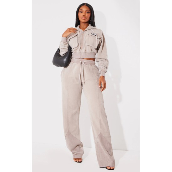 PRETTYLITTLETHING Shape Taupe Washed Cargo Cropped Hoodie PRETTYLITTLETHING Shape Taupe Washed Cargo Cropped Hoodie